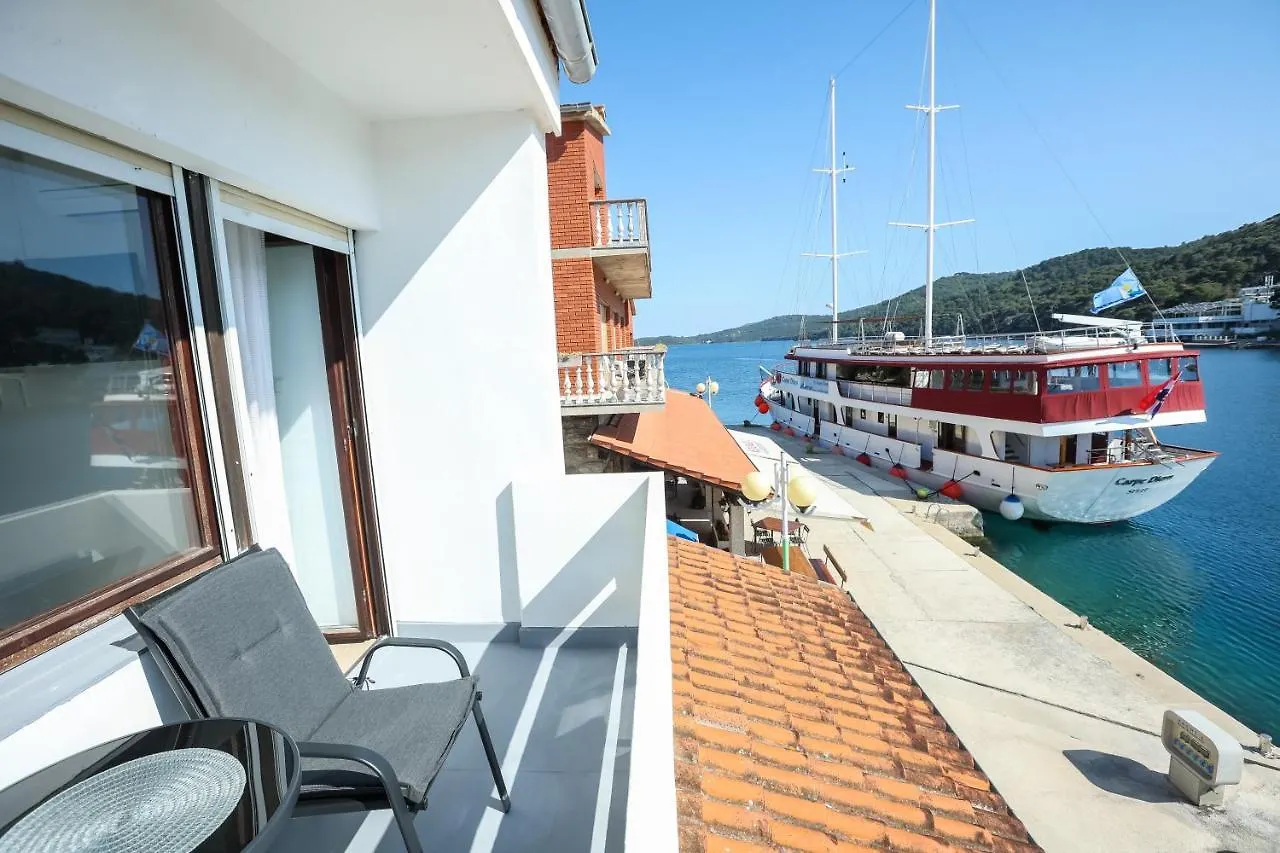Beachfront Rooms Veli Kamik Božava